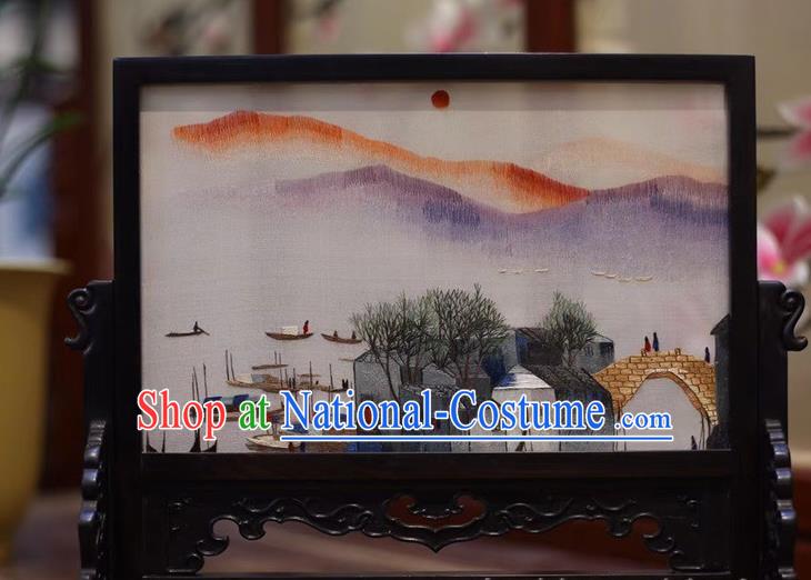 China Traditional Boats Painting Wood Desk Screen Hand Suzhou Embroidery Craft Embroidered Table Screen