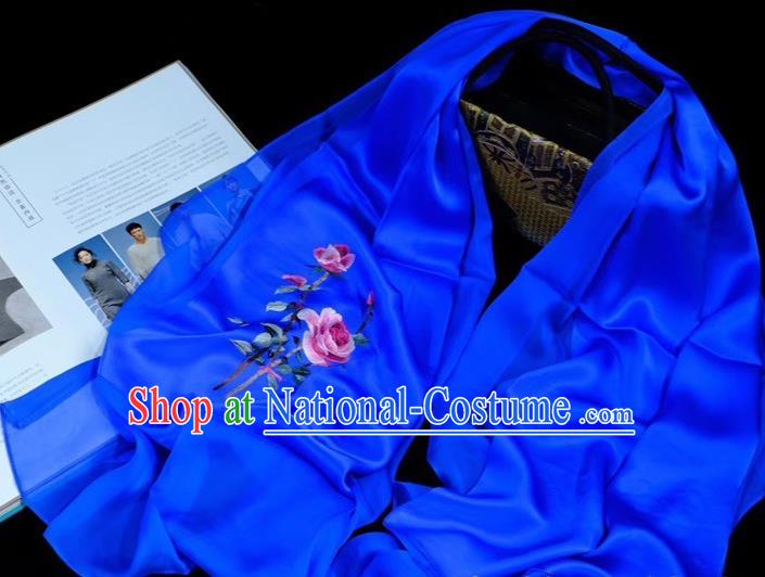 China Embroidered Rose Royalblue Mother Cappa Suzhou Embroidery Craft Traditional Silk Scarf Tippet