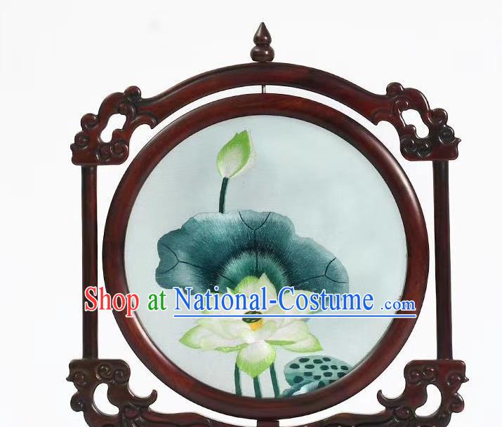 China Lotus Painting Handmade Suzhou Embroidery Desk Screen Embroidered Craft Traditional Wood Carving Table Screen