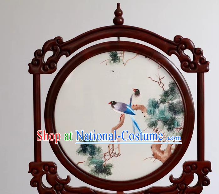 China Handmade Suzhou Embroidered Pine Birds Painting Craft Embroidery Table Decoration Rosewood Desk Screen