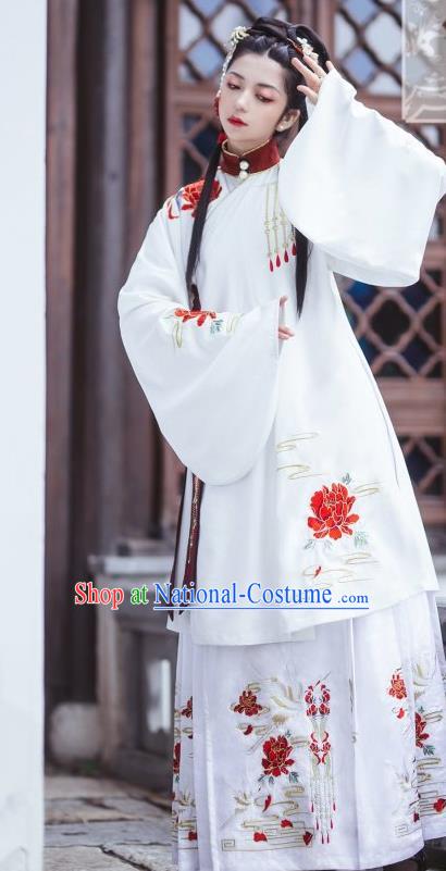 China Ancient Noble Female Hanfu Dress Traditional Ming Dynasty Royal Princess Historical Costumes White Gown and Skirt Full Set