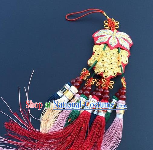 China Embroidery Golden Grape Craft Traditional Embroidered Car Pendant Accessories