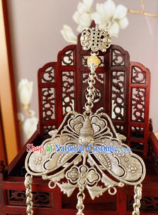 China Classical Cheongsam Jade Dragon Accessories Traditional Carving Silver Brooch