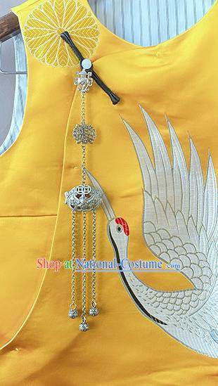 China Classical Silver Bells Tassel Pendant Cheongsam Accessories Traditional Carving Bat Brooch