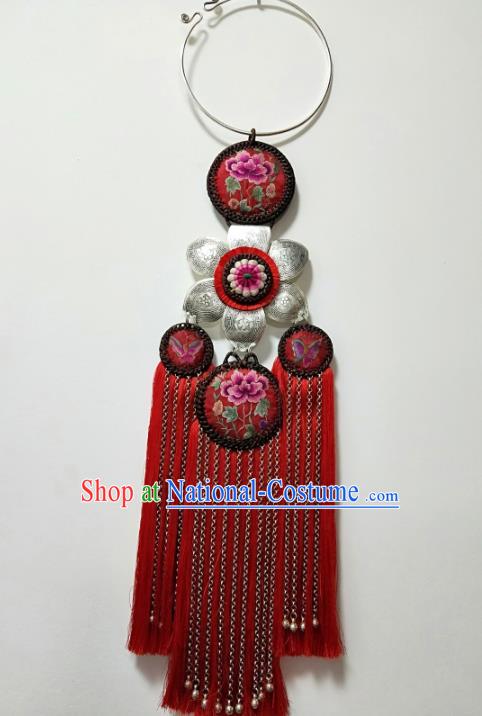 China Traditional Red Tassel Necklace Accessories Handmade Women Jewelry National Embroidered Silver Necklet