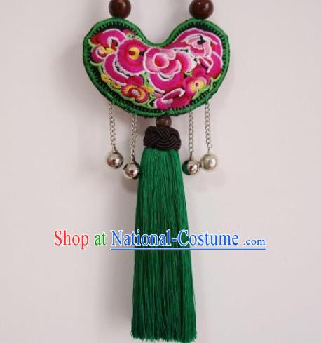 Handmade China Ethnic Green Tassel Necklace Traditional Miao Nationality Embroidered Accessories Necklet