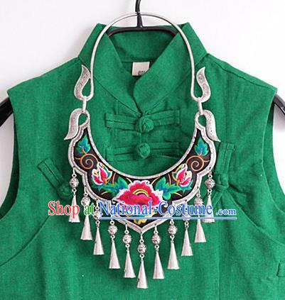 Handmade China Ethnic Folk Dance Accessories Embroidered Necklace National Silver Longevity Lock