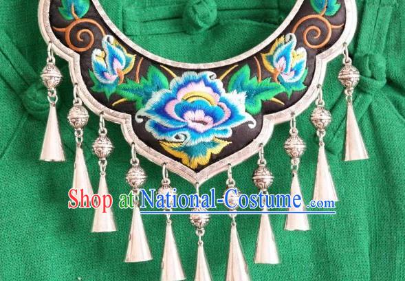 Handmade China Miao Ethnic Folk Dance Accessories National Silver Longevity Lock Embroidered Necklace