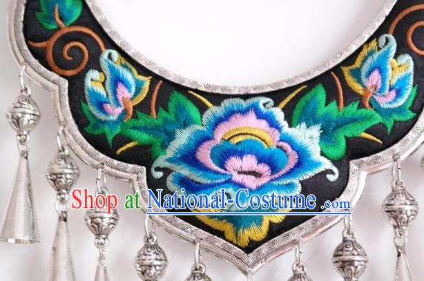 Handmade China Miao Ethnic Folk Dance Accessories National Silver Longevity Lock Embroidered Necklace