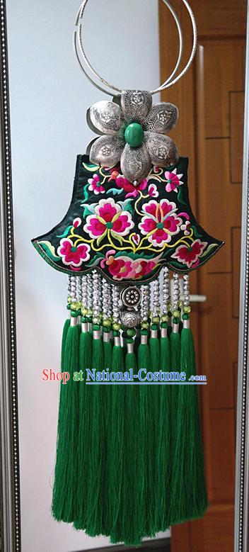 Traditional China Ethnic Embroidered Accessories Miao Nationality Green Tassel Jewelry Handmade Silver Necklace