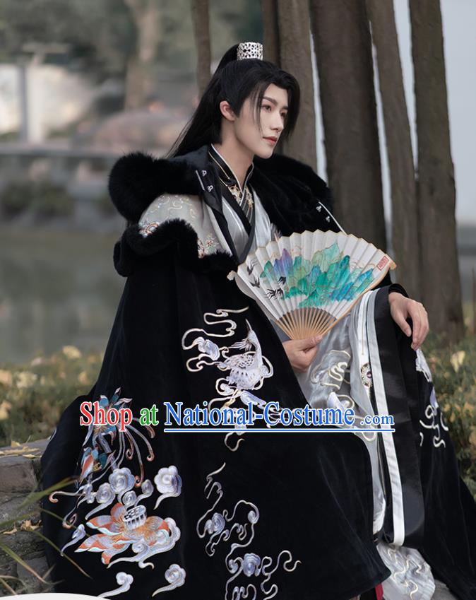 China Ancient Swordsman Cape Costume Traditional Ming Dynasty Noble Childe Embroidered Black Woolen Cloak for Men