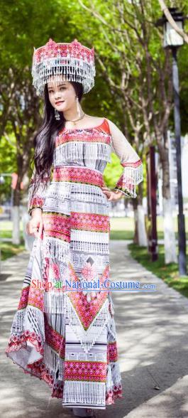 China Ethnic Fashion Miao Nationality Wedding Bride Clothing Top Quality Yunnan Folk Dance Dress with Headdress