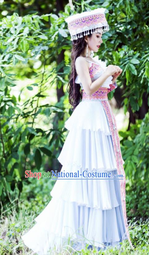 Yunnan Bai Minority Bride White Dress Traditional Festival Celebration Women Costumes China Miao Ethnic Wedding Apparels and Hat