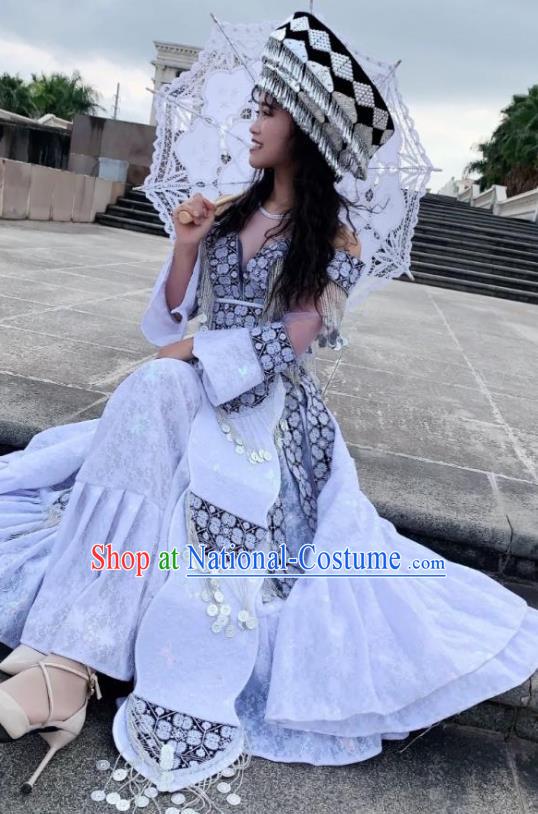 China Travel Photography White Dress Ethnic Clothing Miao Minority Costumes with Hat for Women