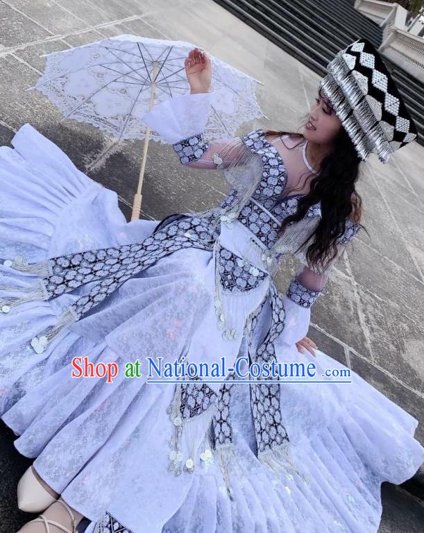 China Travel Photography White Dress Ethnic Clothing Miao Minority Costumes with Hat for Women