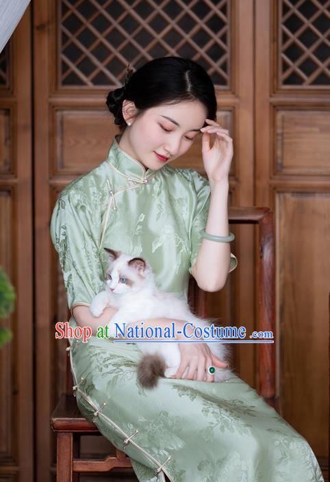 China Traditional Costume Light Green Silk Cheongsam Classical Qipao Dress