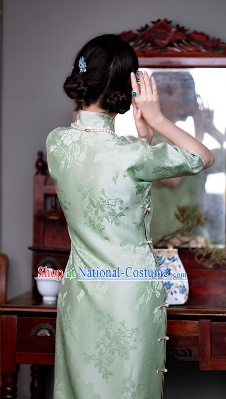 China Traditional Costume Light Green Silk Cheongsam Classical Qipao Dress