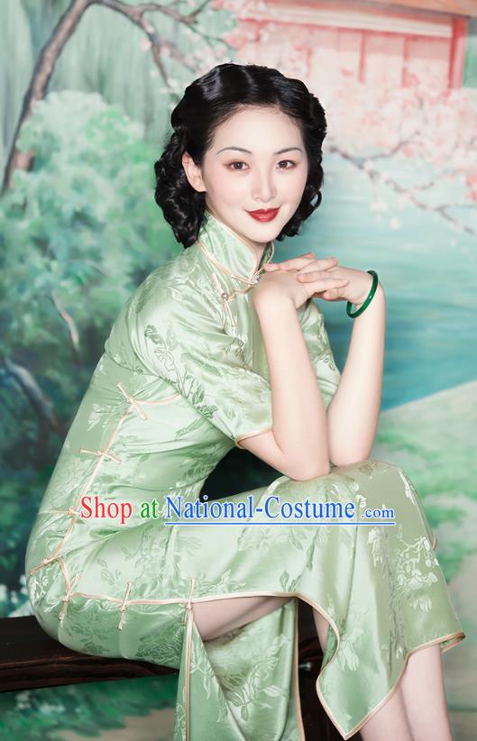 China Traditional Costume Light Green Silk Cheongsam Classical Qipao Dress