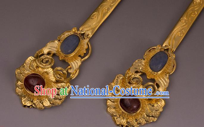 China Ancient Queen Golden Butterfly Hairpin Handmade Hair Accessories Traditional Ming Dynasty Court Gems Hair Stick