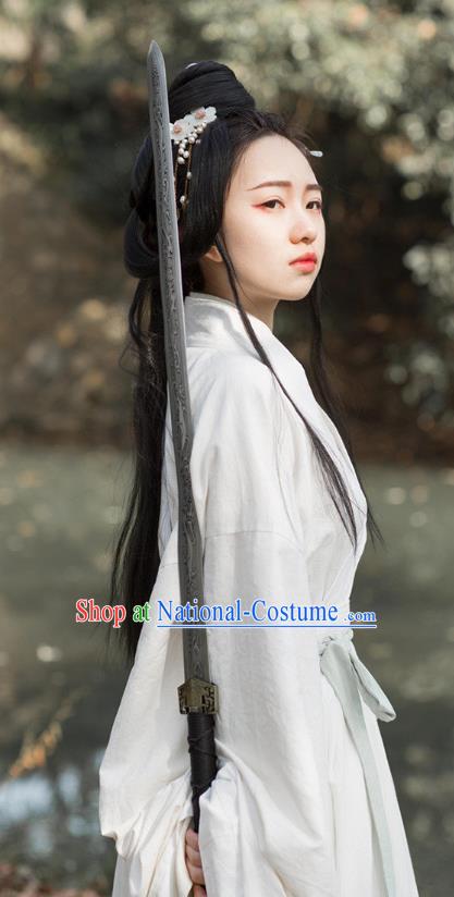 China Traditional Jin Dynasty Female Swordsman Historical Clothing Ancient Noble Beauty White Hanfu Dress