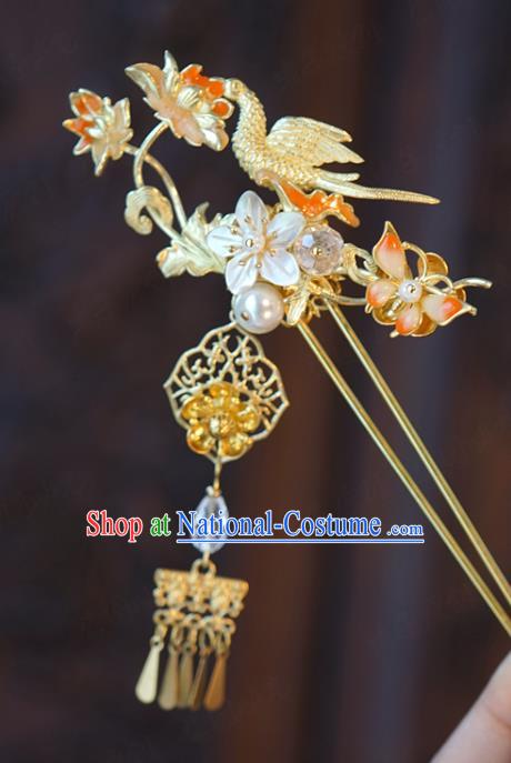 China Traditional Xiuhe Suit Hair Accessories Wedding Lotus Hair Stick Bride Golden Bird Tassel Hairpin