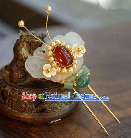 China Ancient Bride Jade Butterfly Hair Stick Traditional Xiuhe Suit Hair Accessories Wedding Pearls Hairpin