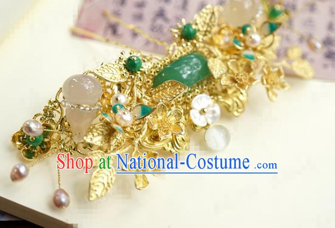 China Wedding Bride Chalcedony Gourd Hair Stick Traditional Xiuhe Suit Hair Accessories Ancient Palace Golden Hairpin