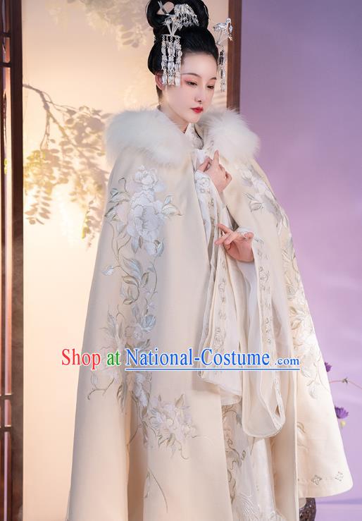 China Traditional Winter Costume Ancient Tang Dynasty Imperial Concubine Clothing Embroidered White Cape