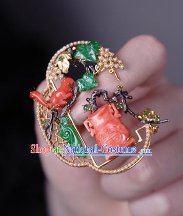 China Classical Cheongsam Carving Squirrel Brooch Traditional Handmade Jade Pearls Breastpin