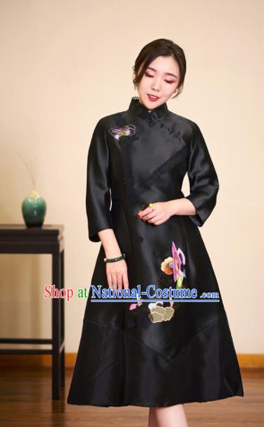 Traditional Chinese Black Cheongsam Embroidered Silk Qipao Dress for Women