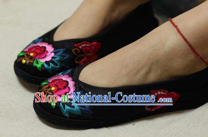 Chinese Traditional Embroidered Black Satin Shoes Hanfu Shoes for Women