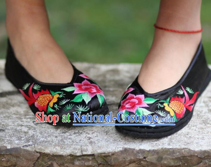 Chinese Handmade Embroidered Goldfish Black Shoes Hanfu Shoes Traditional National Shoes for Women