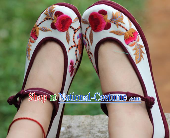 Chinese Handmade Embroidered White Cloth Shoes Hanfu Shoes Traditional National Shoes for Women