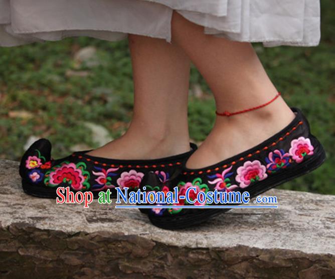 Chinese Handmade Embroidered Peony Black Cloth Shoes Hanfu Shoes Traditional National Shoes for Women