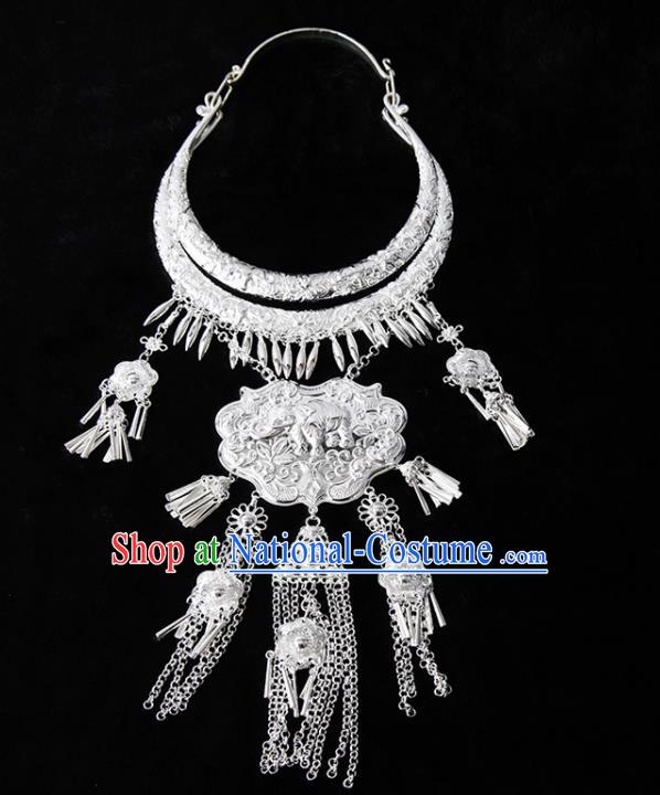 Chinese Traditional Miao Nationality Silver Carving Necklace Handmade Ethnic Jewelry Accessories for Women