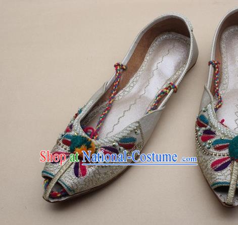 Asian India Traditional National Embroidered Argent Shoes Handmade Indian Folk Dance Shoes for Women