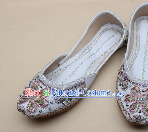 Asian India National Embroidered White Leather Shoes Handmade Indian Traditional Folk Dance Shoes for Women