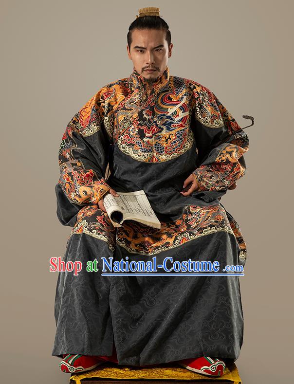 Traditional Chinese Ming Dynasty Swordsman Black Embroidered Robe Ancient Emperor Costumes for Men