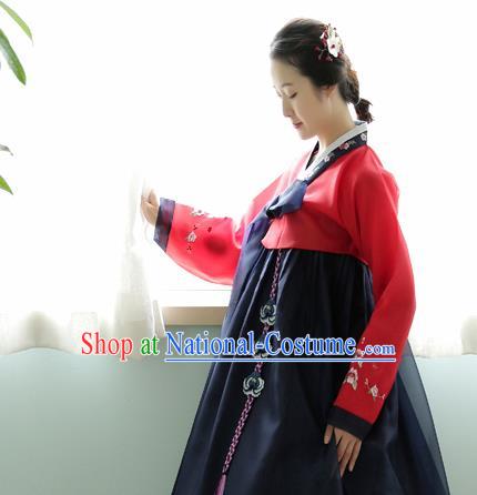 Korean Traditional Court Hanbok Garment Red Blouse and Black Dress Asian Korea Fashion Costume for Women