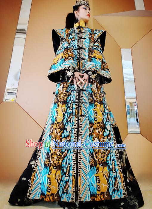 Chinese Traditional National Embroidered Coat Tang Suit Clothing for Women