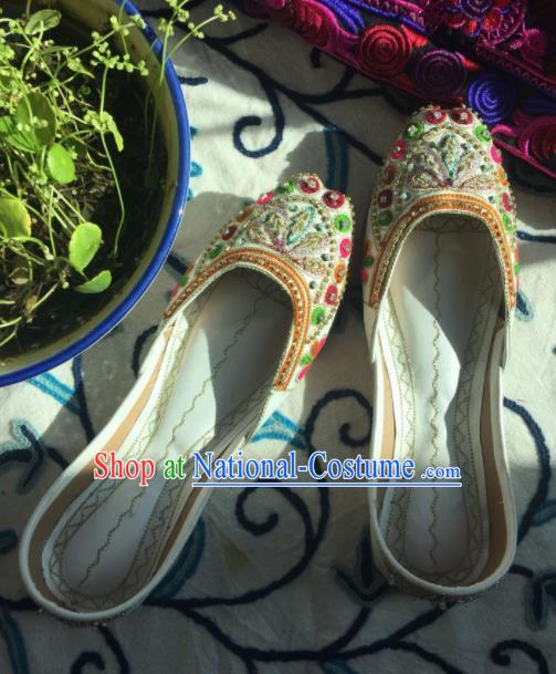 Asian India Traditional Embroidered Beads Leather Shoes Indian Handmade Shoes for Women