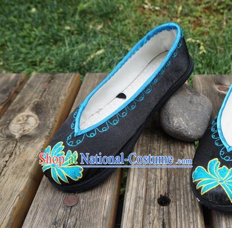 Traditional Chinese National Embroidered Black Satin Shoes Ethnic Shoes Hanfu Shoes for Women