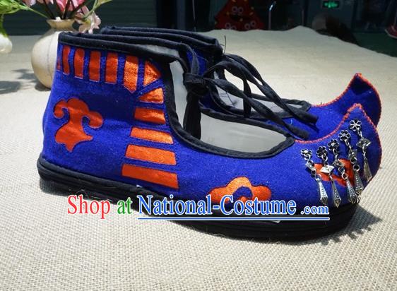 Traditional Chinese Ethnic Miao Silver Blue Embroidered Shoes Handmade Yunnan National Shoes Wedding Shoes for Women