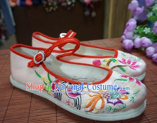 Traditional Chinese Ethnic White Embroidered Shoes Handmade Yunnan National Shoes Wedding Shoes for Women