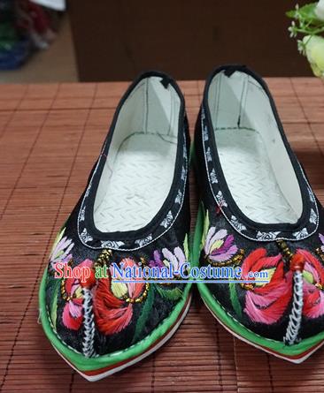 Traditional Chinese Wedding Black Embroidered Chrysanthemum Shoes Princess Shoes National Shoes Hanfu Shoes for Women