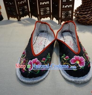 Traditional Chinese Ethnic Embroidered Goldfish Black Shoes Handmade Yunnan National Shoes Wedding Shoes for Women