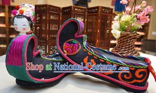 Traditional Chinese Handmade Ethnic Black Embroidered Shoes Yunnan National Shoes Wedding Shoes for Women