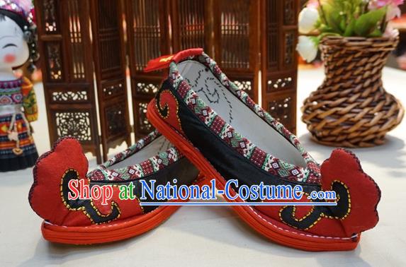 Traditional Chinese Handmade Ethnic Black Embroidered Shoes Yunnan National Shoes Wedding Shoes for Women