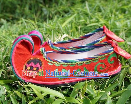 Traditional Chinese Handmade Ethnic Bride Red Shoes Yunnan National Shoes Wedding Embroidered Shoes for Women