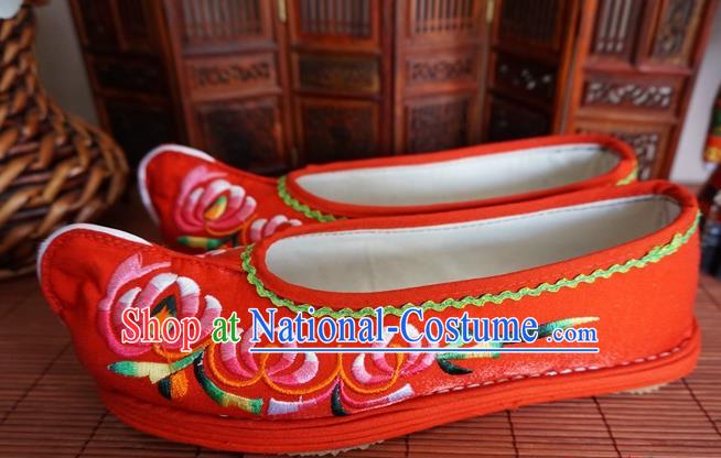 Traditional Chinese Handmade Ethnic Red Shoes Yunnan National Shoes Wedding Embroidered Shoes for Women